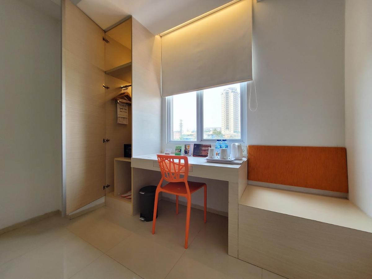 Zuri Express Mangga Dua Jacarta Exterior foto